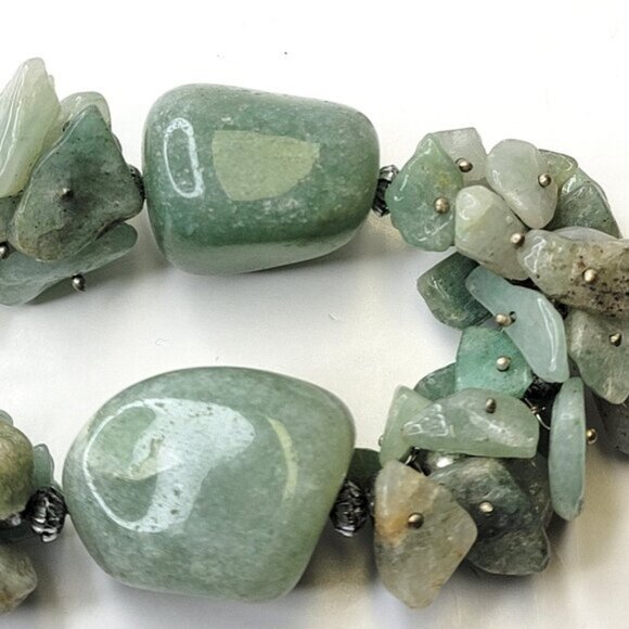 Green Necklace with Green Beads and Irregular Chip Stones - Picture 7 of 8